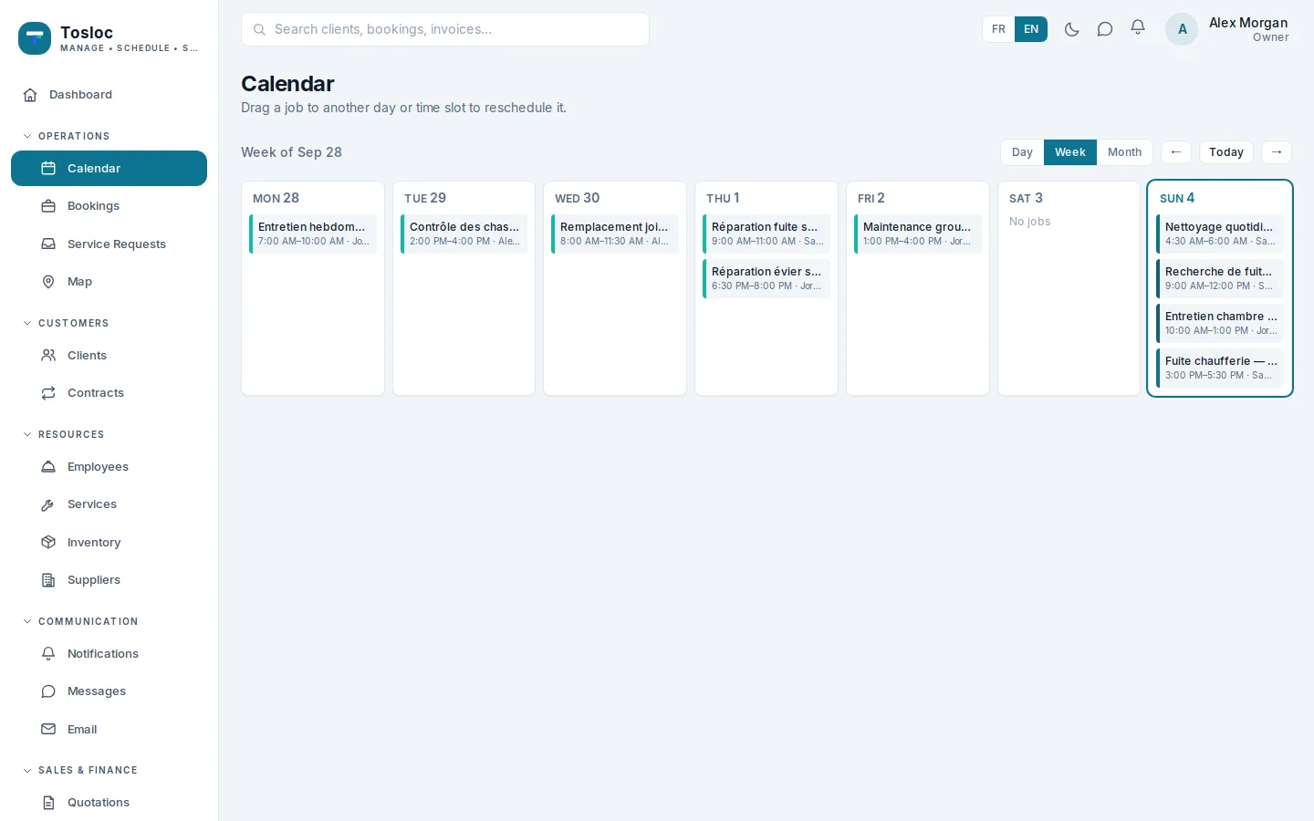 Weekly calendar with visits and assigned technicians.